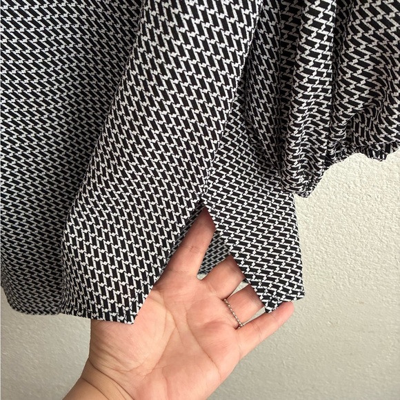 Adriana Papell Black and White Houndstooth Long Sleeve Blouse 1X - Picture 6 of 9